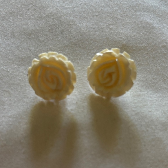 Elegant Cream Rose Earrings - Picture 1 of 4